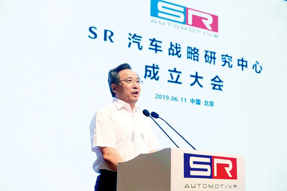 2019年6月11日,赛麟汽车与江苏省如皋市联合发起的SR汽车战略研究中心在北京正式成立。中共如皋市委常委、如皋经济技术开发区党工委副书记马金华在成立仪式上发言。图/天天汽车
