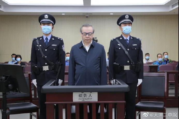 中国华融原董事长赖小民受贿、贪污、重婚案一审开庭