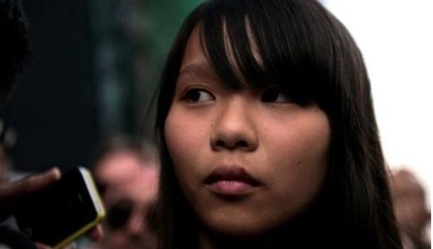 周庭被捕黄之锋坐立不安整晚狂发文称心情沉重