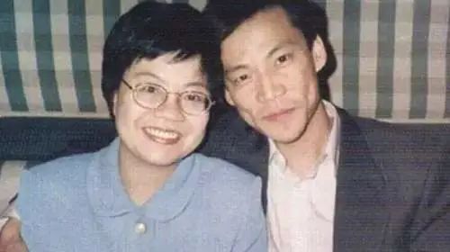 ·李国庆和俞渝早年照片。