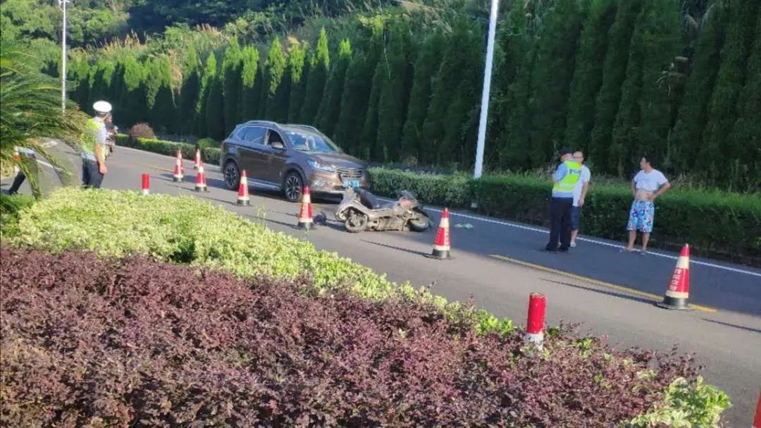 8月2日下午5时左右,浙江省舟山市桃花岛发生一场车祸,一辆地方汽车与