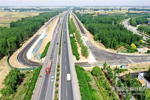 河北雄安新区建材运输专用通道保津高速容城西收费站开通图