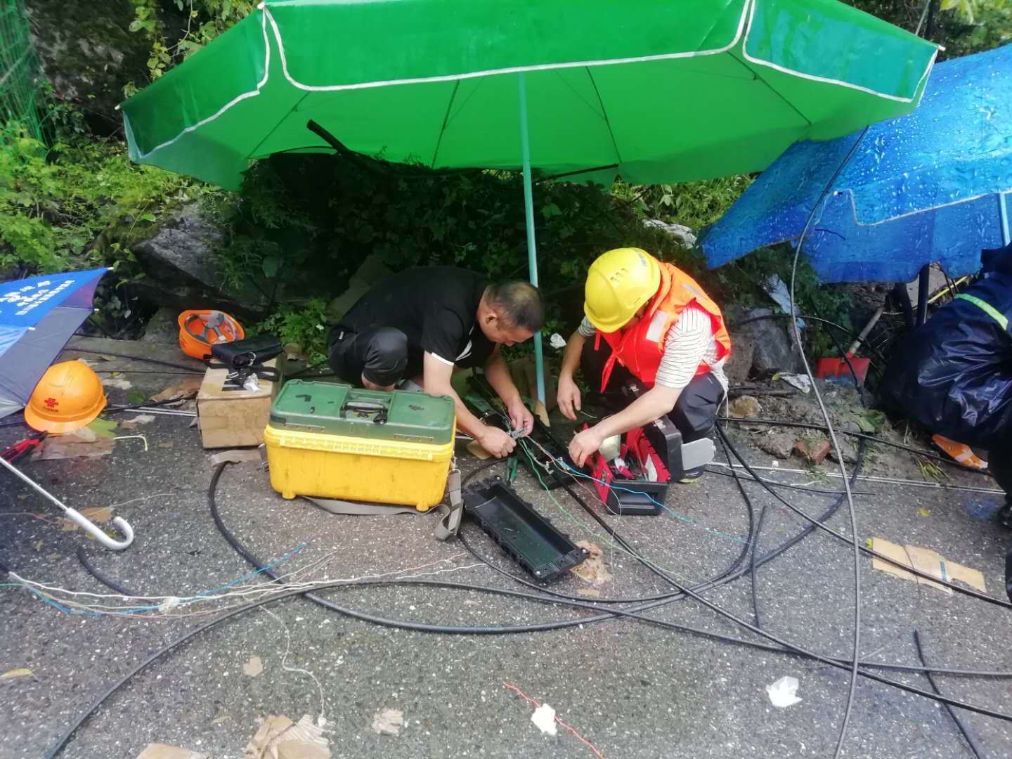 四川盆地持续强降雨中国电信全力抢险保通信