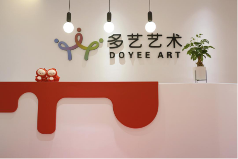 凭借其独创的"多艺六芒星演绎教学系统",并始终坚持用更符合儿童身心