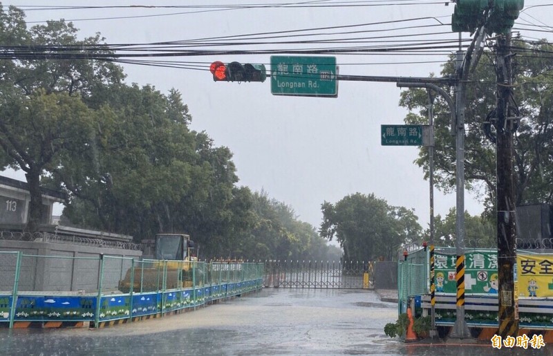 台陆军炮兵指挥部库房起火，原因仍在调查中