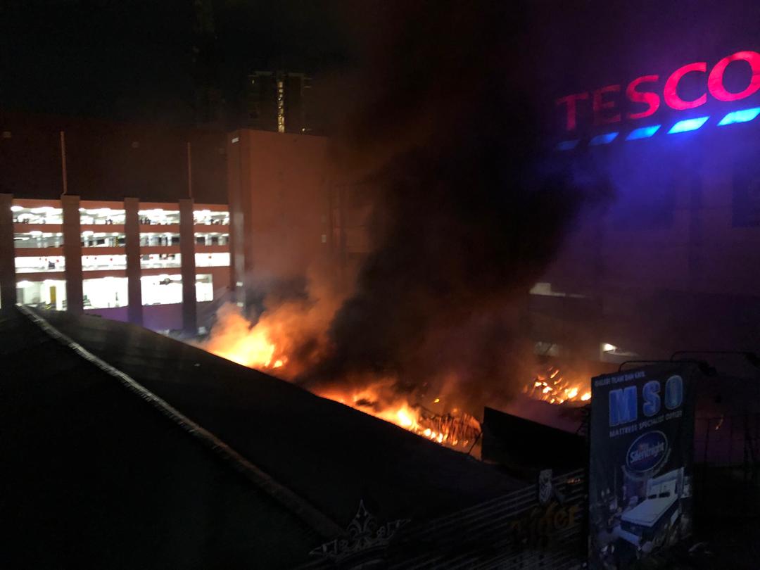 央视|马来西亚吉隆坡一家具城今日凌晨发生火灾 无人员伤亡