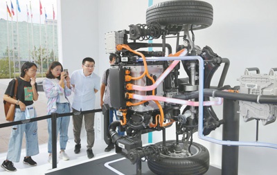 “氢汽车”发展驶入快车道：加氢三分钟 续航700公里