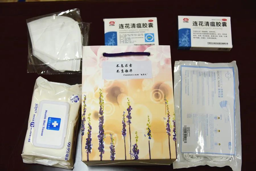 驻外掠影驻苏丹使馆再次向在苏留学生发放防疫物资健康包