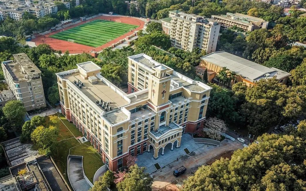 奋进一流云展打造精品工程建设百年校园