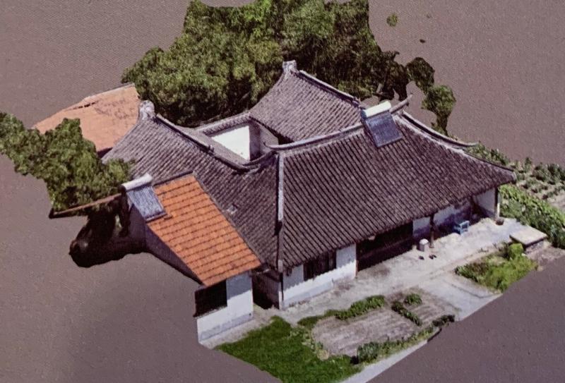 有三合院也有四合院,农舍的屋顶样式接近皇式建筑的庑殿顶,高大气派