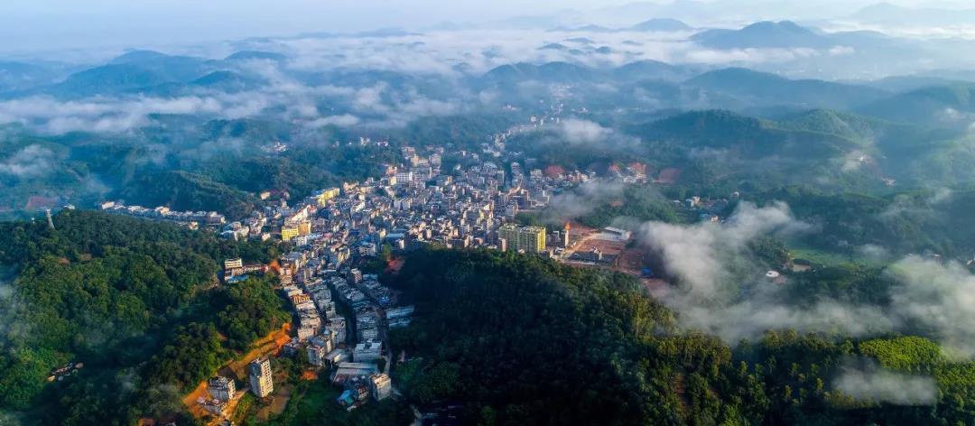 江宁镇位于博白县西部,全镇辖11个行政村,316个村民小组,总人口4.