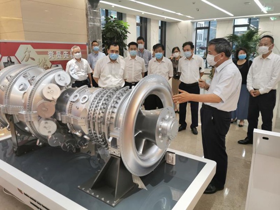 8月18日,国家电投外部董事卢纯,朱鸿杰,杨清廷,聂晓夫一行到中国重燃