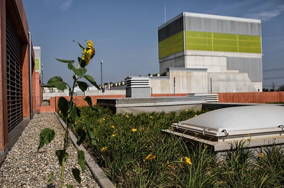 图：意大利石油公司埃尼的绿色数据中心。埃尼公司的首席执行官表示，他希望它能更多地依靠绿色能源。