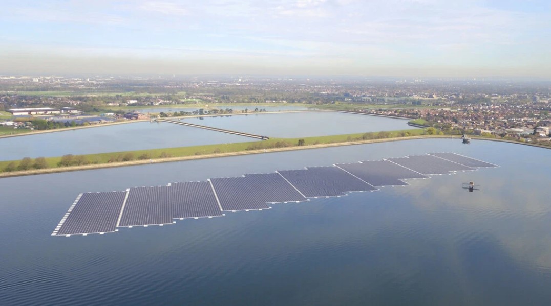 图：英国的漂浮太阳能装置，英国石油公司与Lightsource的合资项目