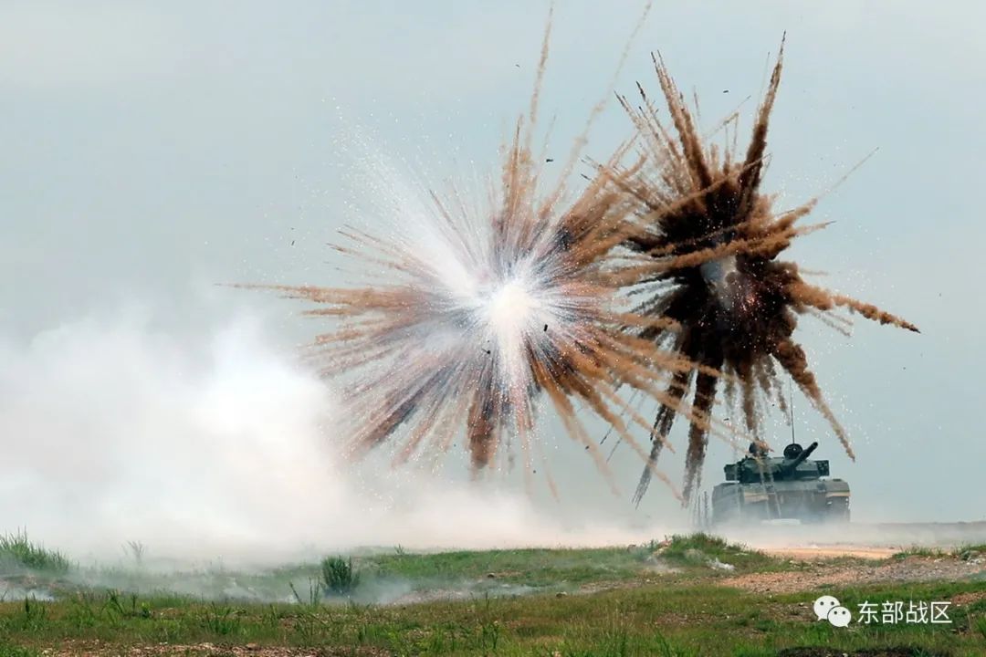 炸裂装甲突击群烟幕弹射击震撼开火