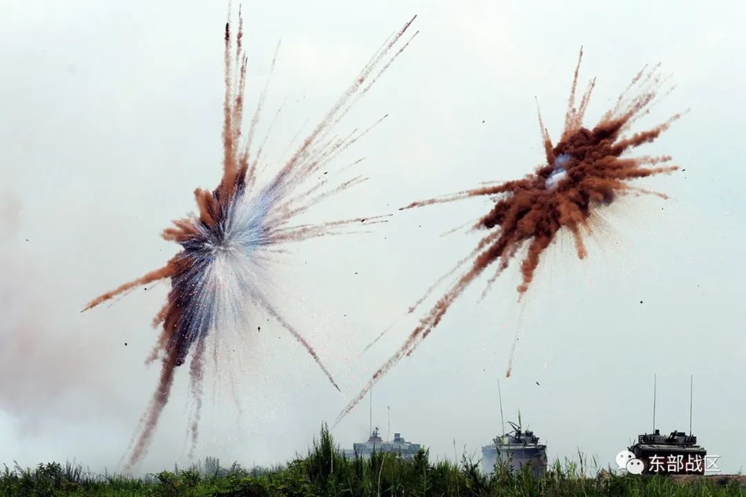 炸裂装甲突击群烟幕弹射击震撼开火