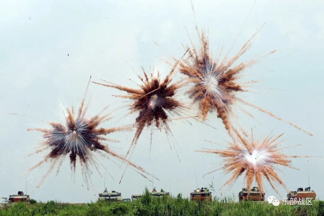 炸裂装甲突击群烟幕弹射击震撼开火