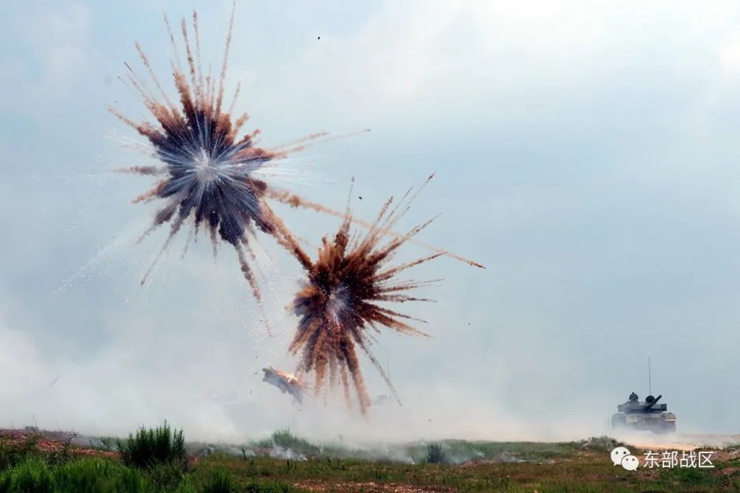 炸裂装甲突击群烟幕弹射击震撼开火