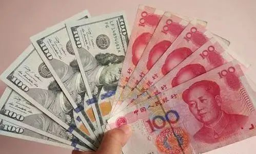  资料图：人民币和美元。中新网记者 李金磊 摄
