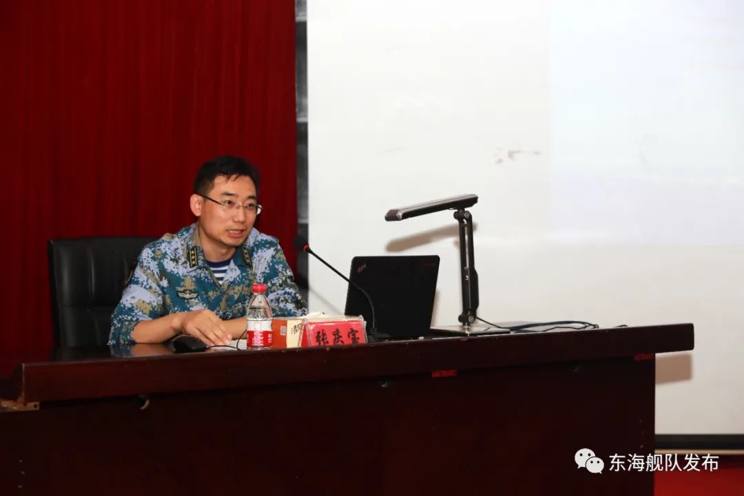 &nbsp;人民海军报社张庆宝主任为学员授课