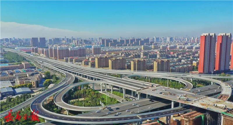 刚刚长春这座立交桥通车南向西贯通