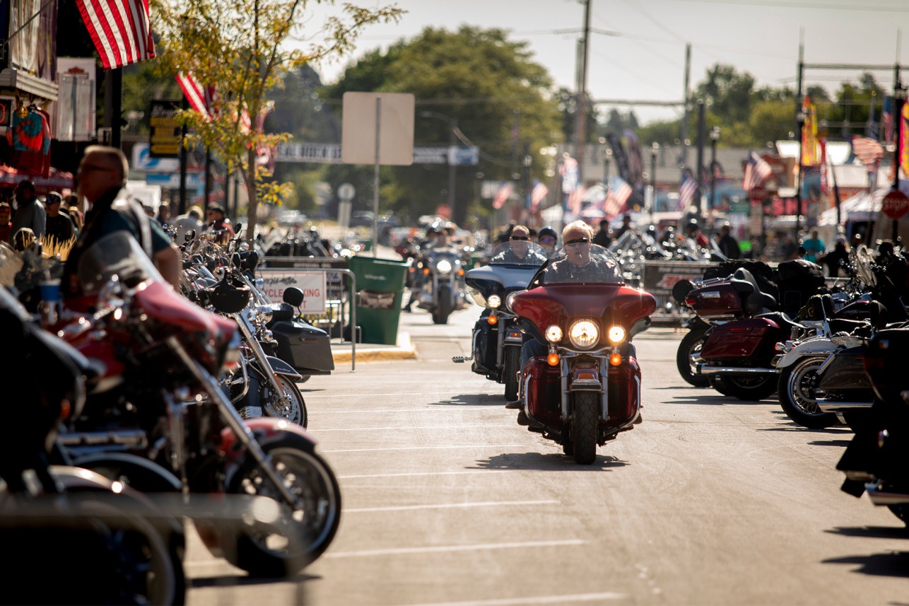 美数十万人摩托车集会现多例确诊 专家：影响无法估量