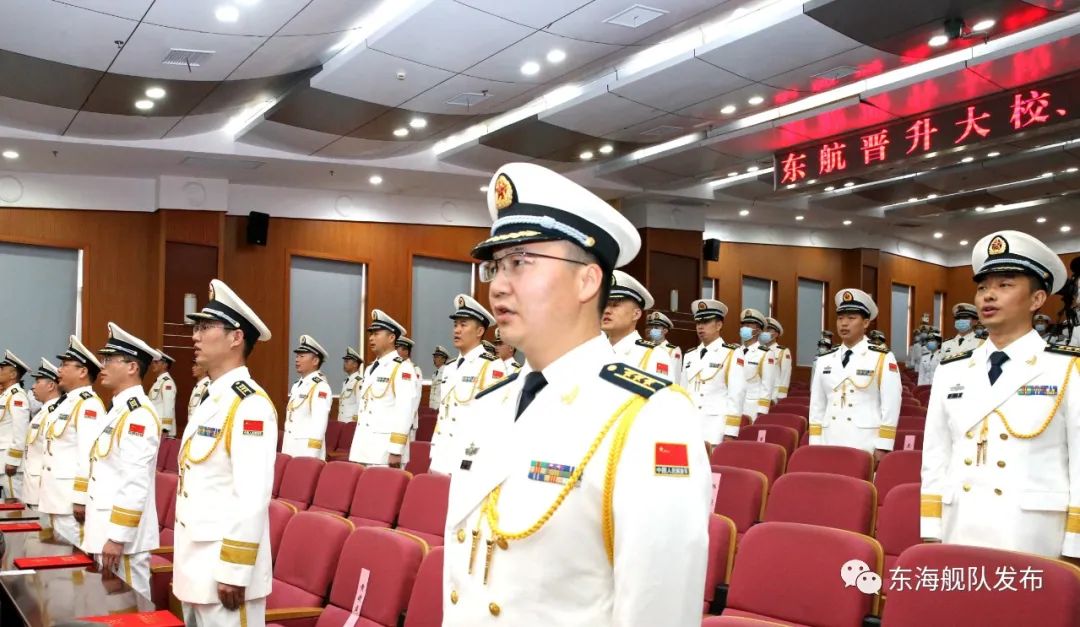 荣耀时刻东部战区海军航空兵举行晋升大校上校军衔仪式