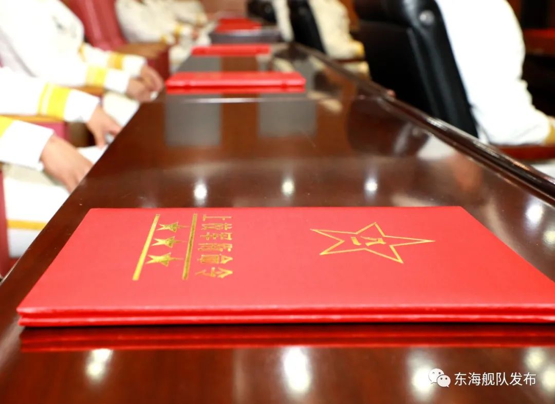 荣耀时刻东部战区海军航空兵举行晋升大校上校军衔仪式