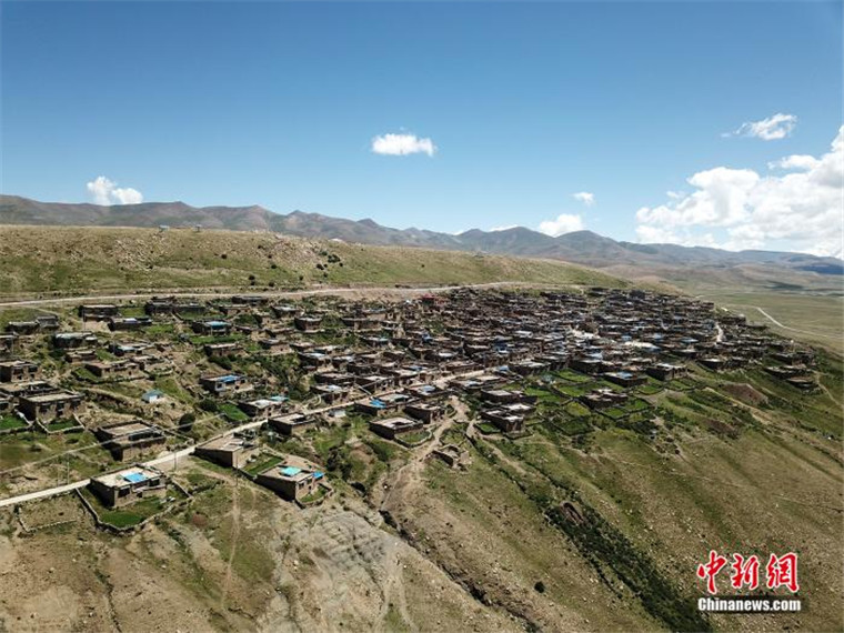 从大山上搬下来的西藏山南市措美