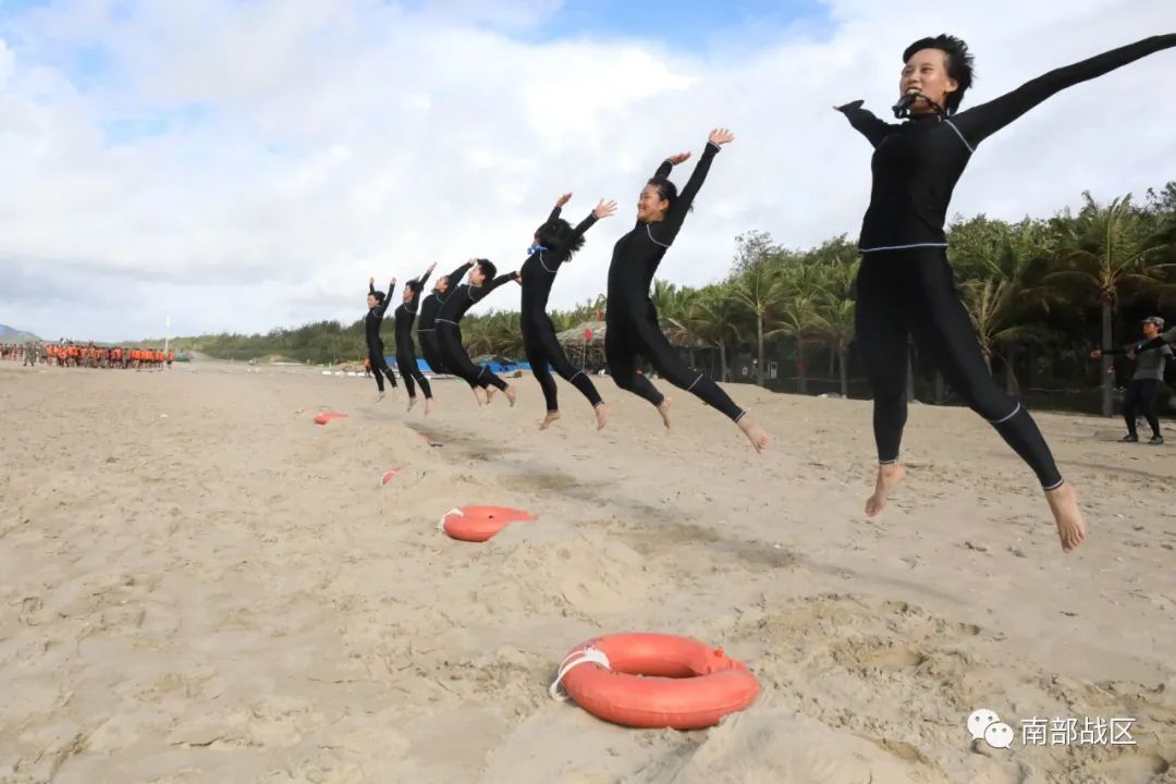 军中小姐姐的海训画面,美!