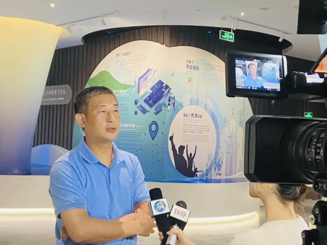 东方国信数据库研发中心总经理金正皓接受贵州电视台,贵阳电视台采访
