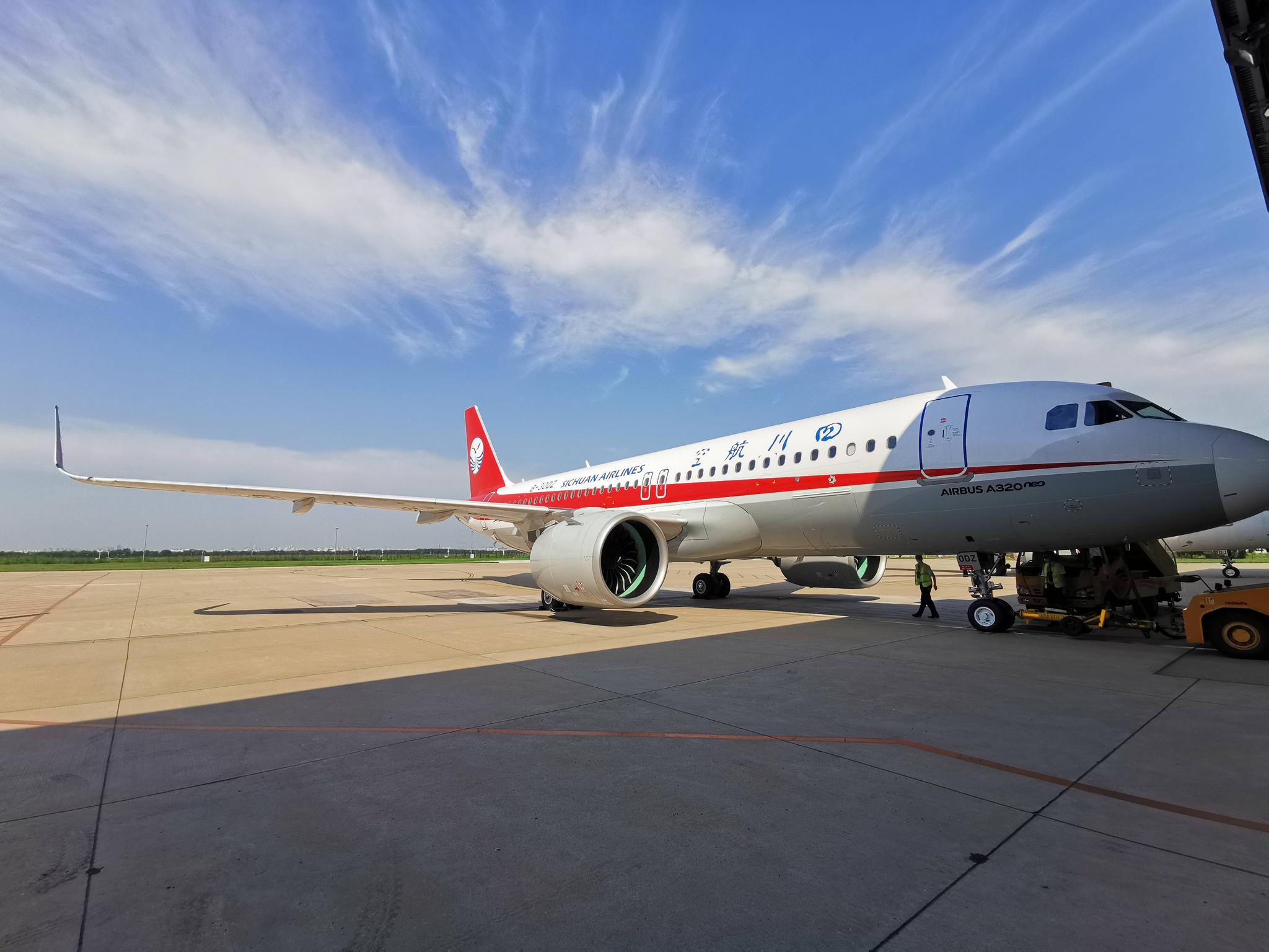 图:b-30dz/a320neo飞机加盟川航. 摄影:阎正