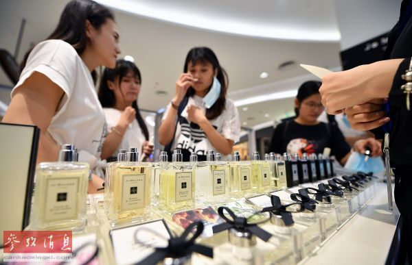 港媒：“小姐姐”成中国消费决定性力量 已占内地购买行为3/4