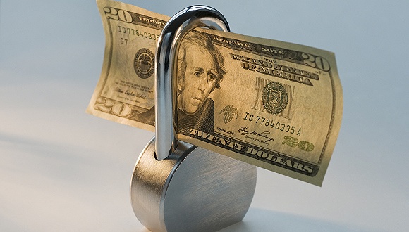 新华保险中期净利82亿同比下滑22.1% 趸交保费为何暴增117倍？