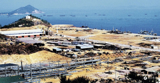 蛇口工业区全面动工建设.