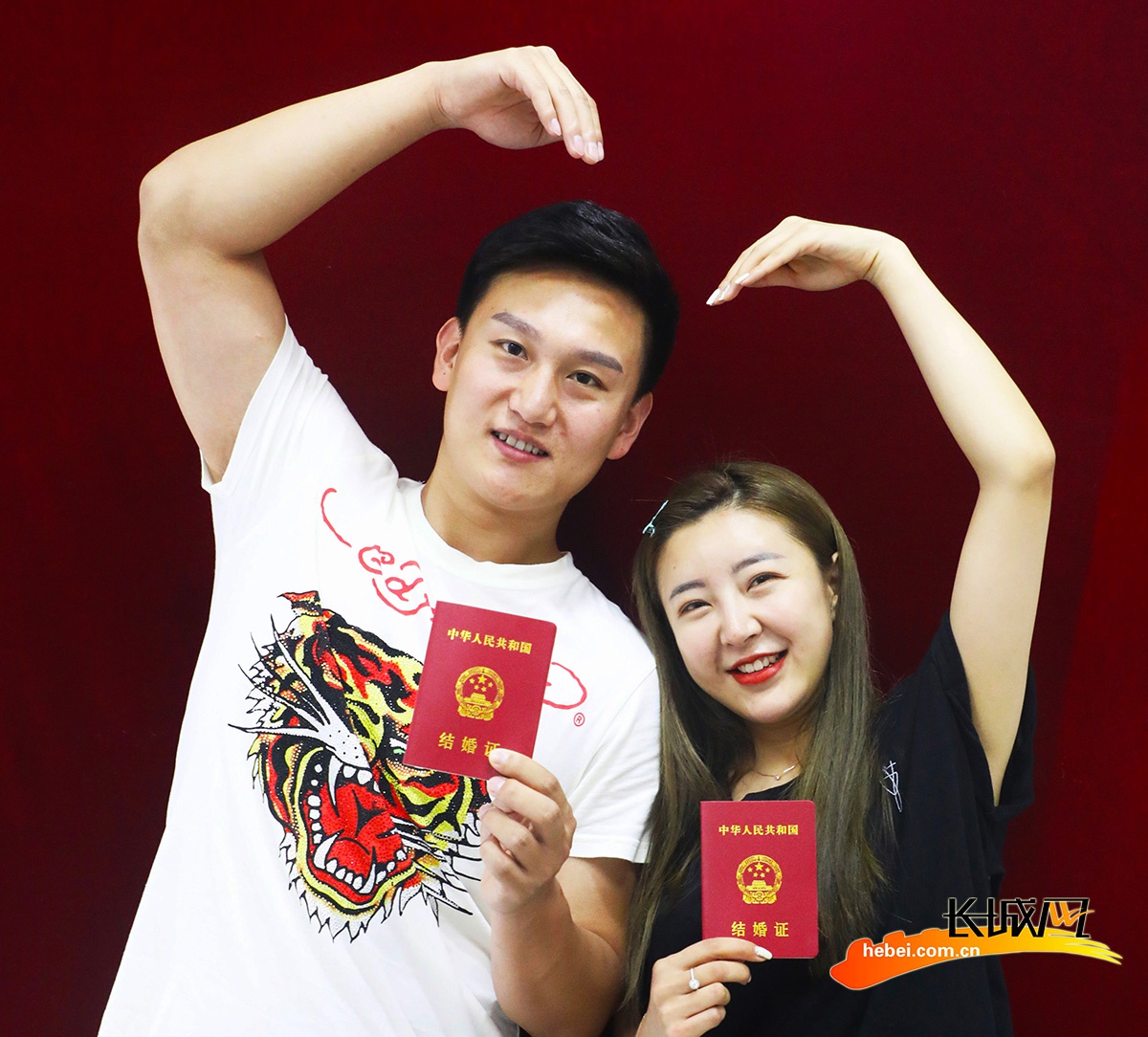 "七夕"迎来结婚登记高峰   来源:长城网                        2020