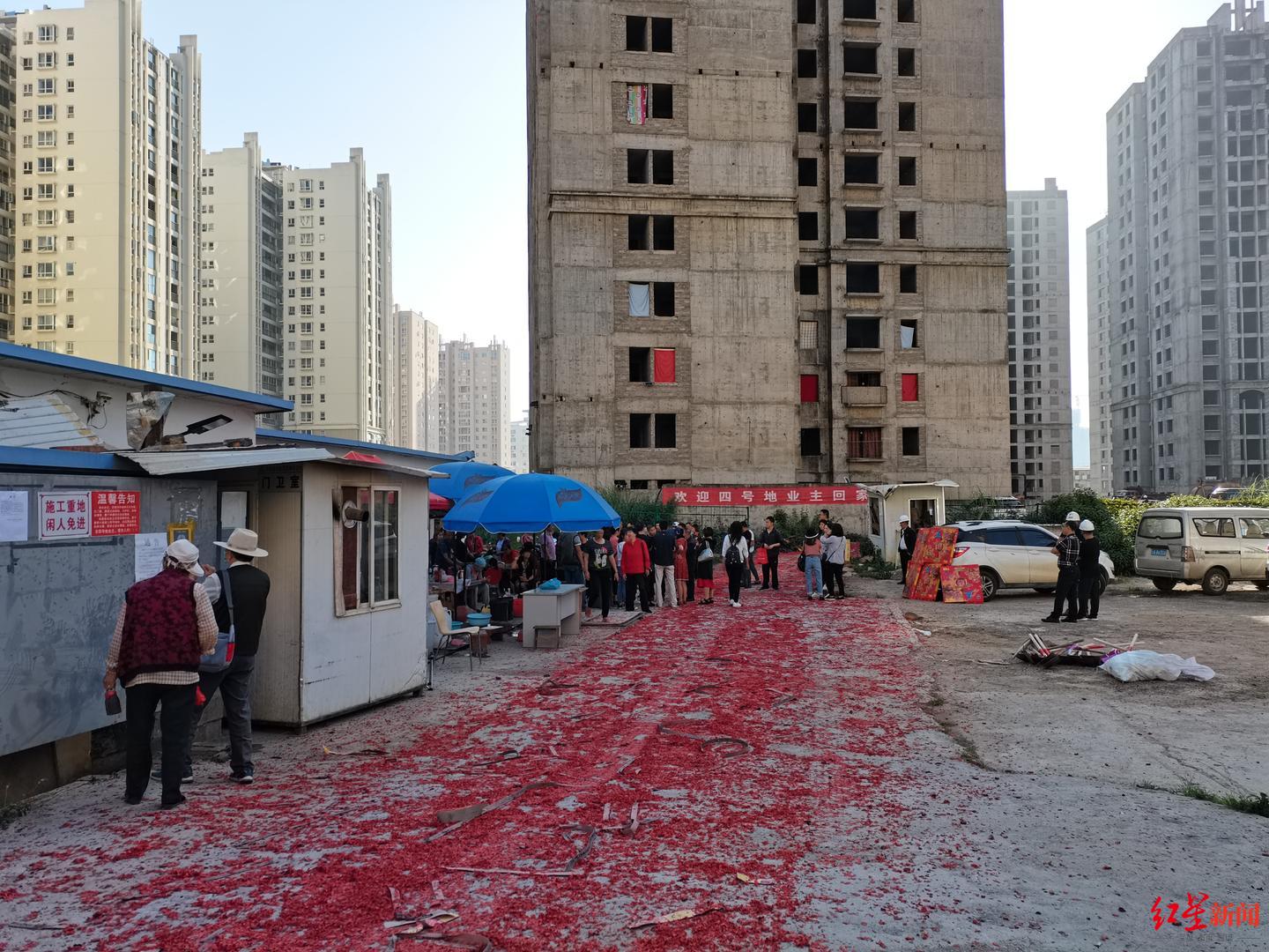 红星新闻|刚刚，昆明“别样幸福城”烂尾楼开始续建，明年10月底竣工交房