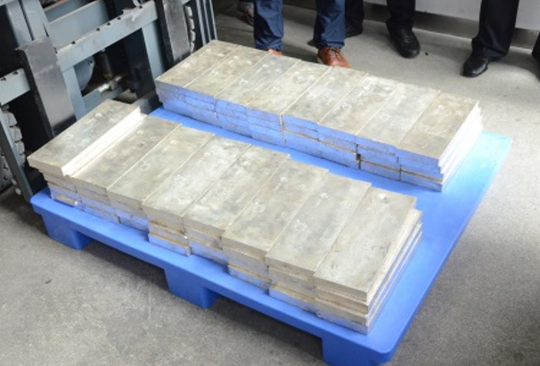 1吨白银交割入库乾坤金银完成威豹水贝白银库首单