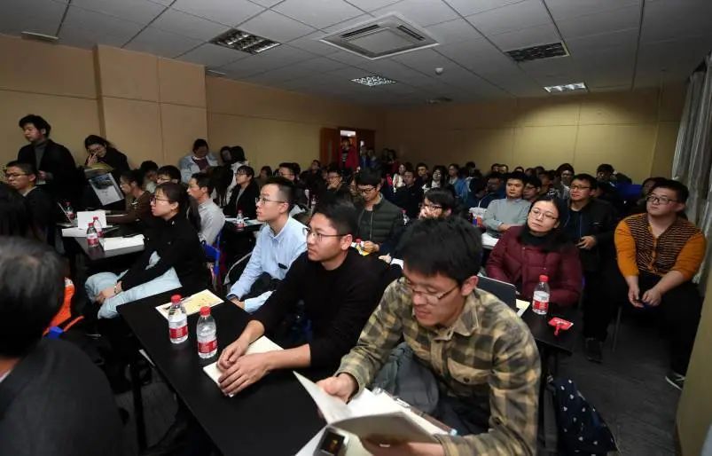 2017年底，余杭区在北京大学召开就业宣讲会 图片来源：余杭发布