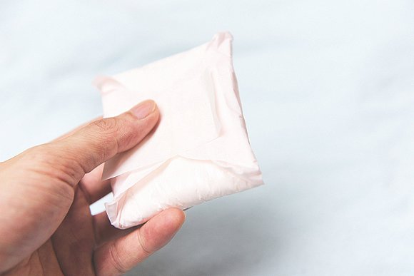 世界上仍然有一部分女性经历着“月经贫困(Period Poverty)”。(图片来源:视觉中国)