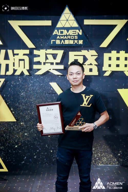 卡尔顿食品创始人,卡尔顿食品有限公司董事长黄秋平
