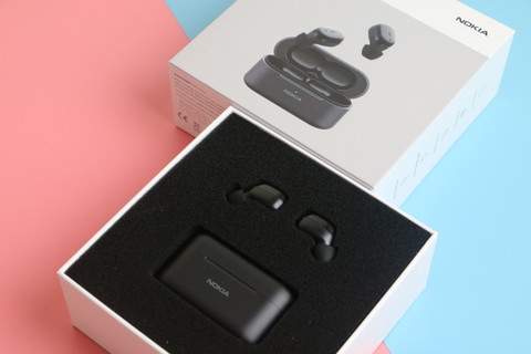 在包装方面,诺基亚真无线蓝牙耳机e3200略显低调,整体风格偏简约,比较