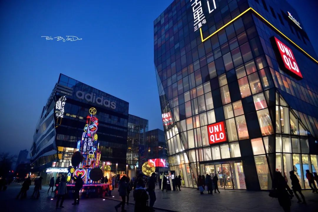 的成都远洋太古里,或是再现了「十里洋场」的上海兴业太古汇?