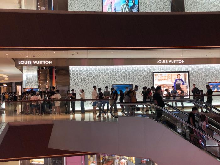 销售数据疲软涨价不断 奢侈品在下一盘什么棋？