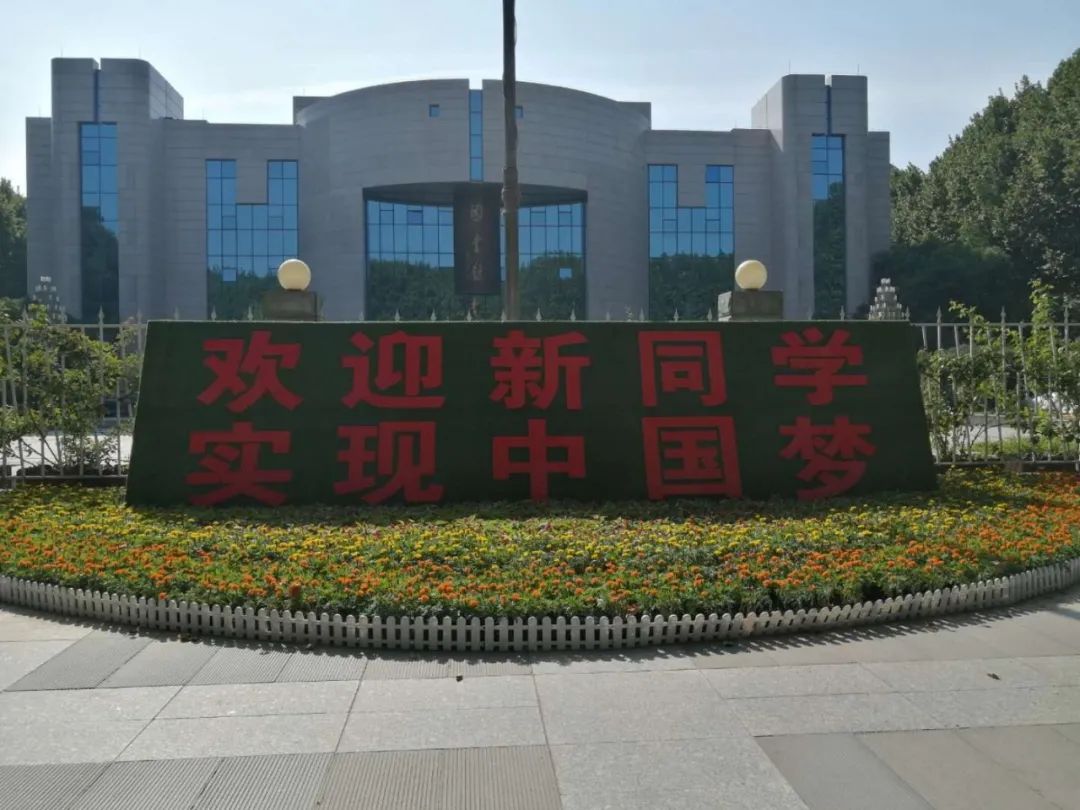 让我们一同来到迎新现场,看看新西工大人的初体验.