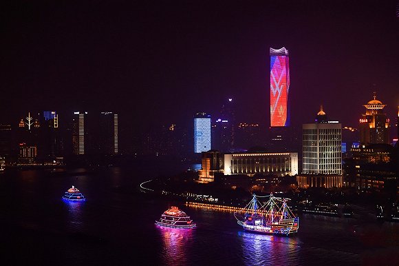 黄浦江夜游 图片由受访者黄庆提供