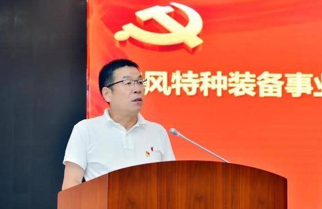 ▲原东风汽车集团有限公司特种装备事业部（东风越野车有限公司）党委书记熊爱国