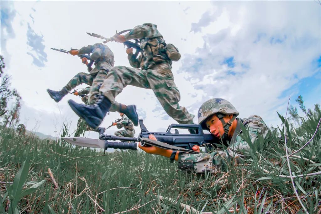 侦察训练,让人热血沸腾!_新浪军事_新浪网