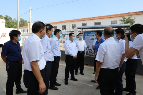 国务院国资委党委书记主任郝鹏到魏县看望一勘局驻村工作队