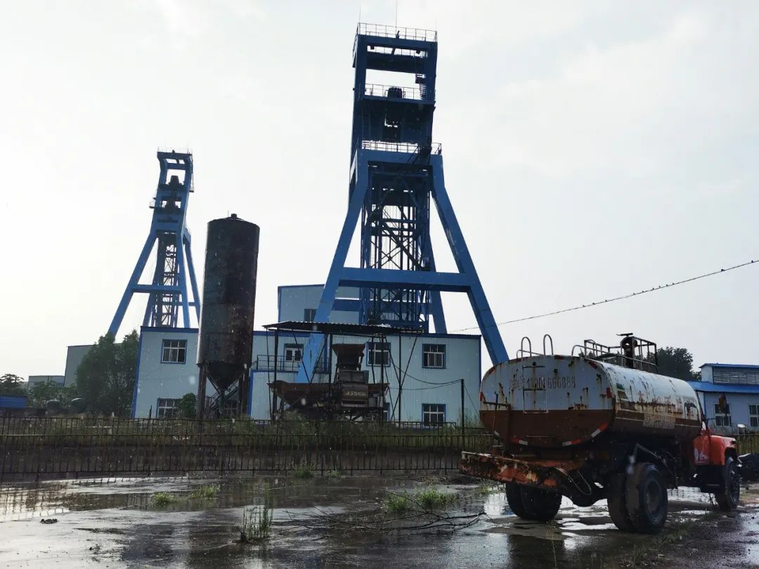 许昌铁矿部分矿建设施。记者 李金红 摄